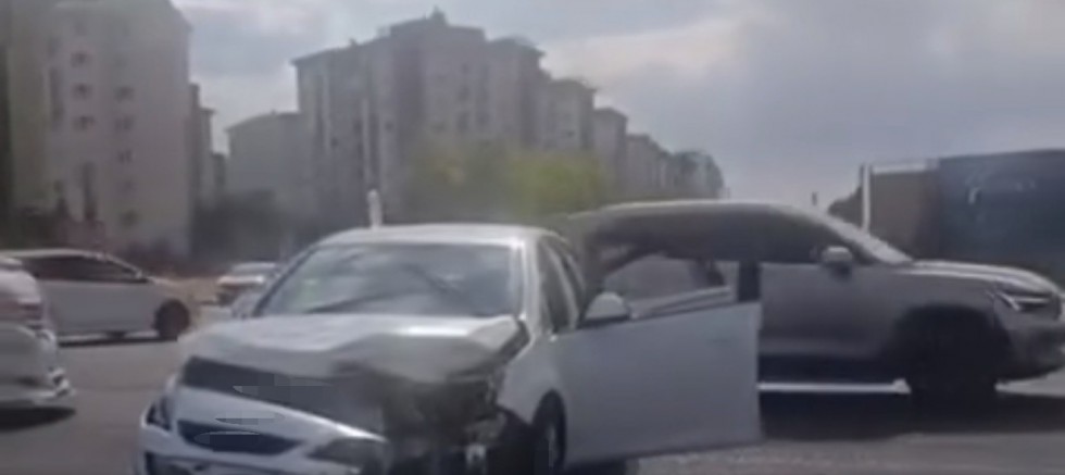 Diyarbakır’da iki otomobil çarpıştı: 3 yaralı
