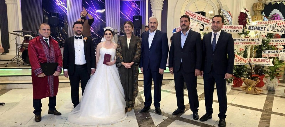 İş Dünyası ve Siyaseti Buluşturan Düğün: Yıldırım ve Balıkçı Ailesinin Mutlu Günü