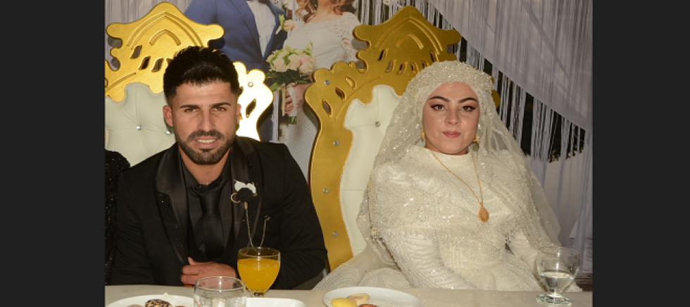 ASLAN VE GÖKDENİZ AİLELERİNİN DİLLERE DESTAN DÜĞÜNÜ DİYARBAKIR’DA GERÇEKLEŞTİ