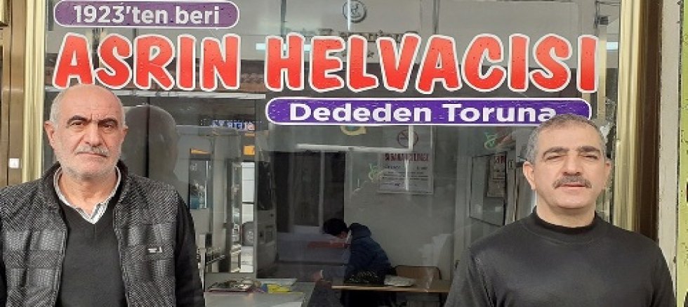 Asrın Helvacısı: Üç Kuşaktır Dededen Toruna Devam Eden Lezzet Geleneği