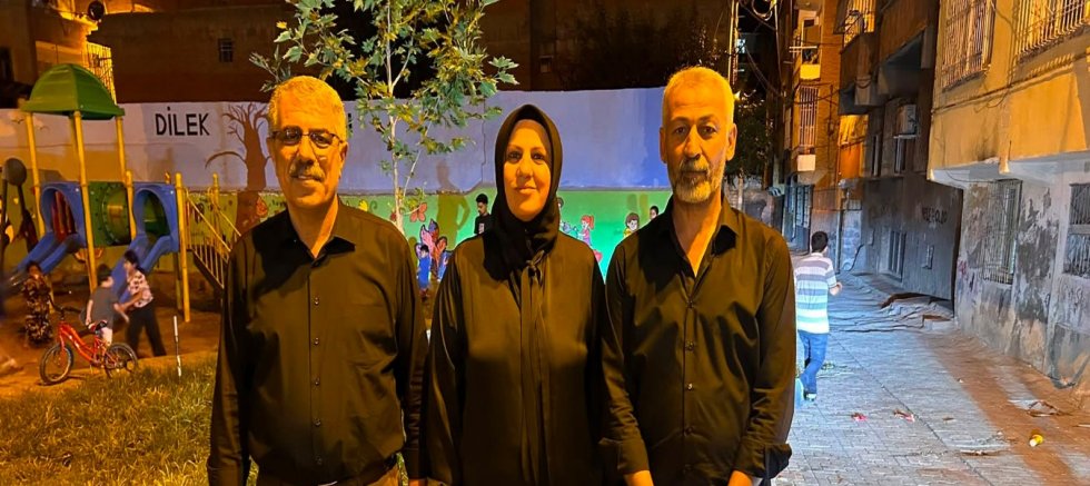 DBP İl Eş Başkanı Ahmet Doğan ve Bağlar Belediye Eş Başkanı Siraç Çelik, Muradiye Mahallesi’ni ziyaret etti