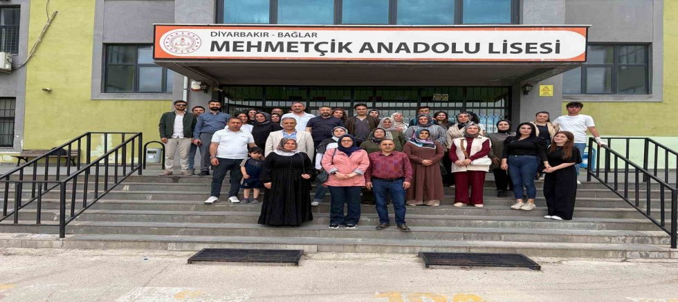 Diyarbakır’da veliler okudukları kitaptan sınava tabii tutuldu