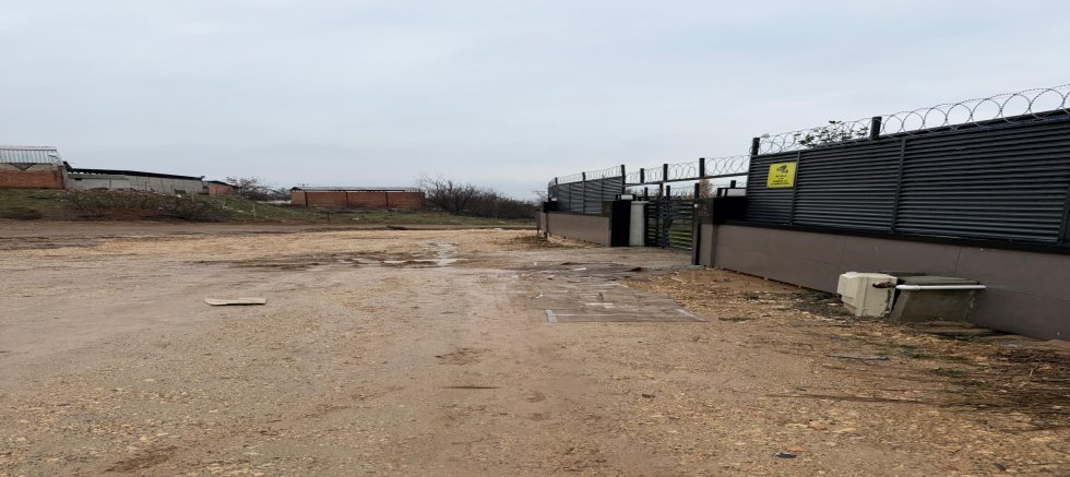 MİLYONLUK VİLLALARIN BULUNDUĞU SOKAKTA 2 YILDIR ÇÖZÜLMEYEN YOL, ÇÖP VE İLAÇLAMA SORUNU