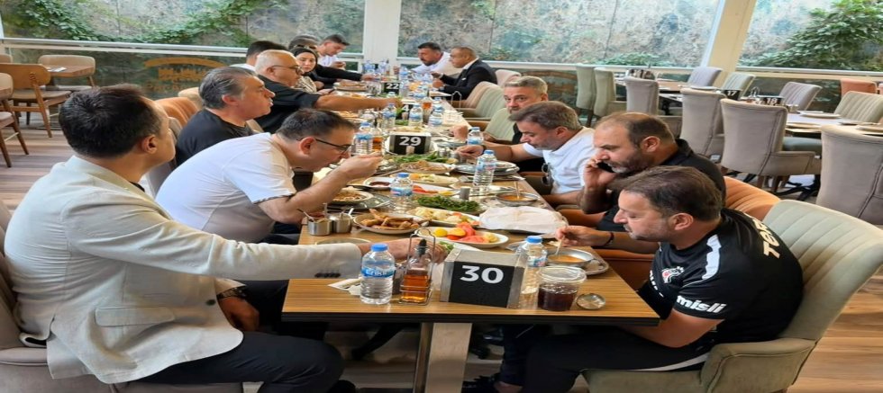 SERDAR ADALI VE BEŞİKTAŞ YÖNETİCİLERİ, MEŞHUR PAÇACI FAZIL USTA’DA KAHVALTI YAPTI