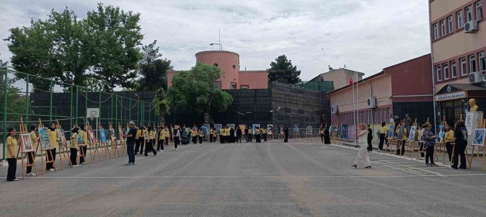 Muazzez Sümer Kız Mesleki ve Teknik Anadolu Lisesi’nde yıl sonu sergisi