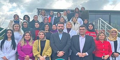 AK Parti Yenişehir Belediye Başkan adayı Doç. Dr. Muhammet Asena kapı kapı sokak sokak dolaşıyor