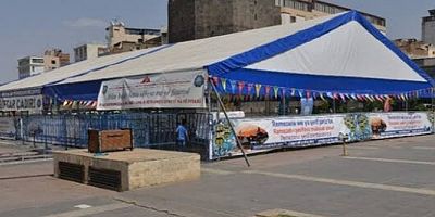 Diyarbakır Büyükşehir Belediyesi, kentin 4 ayrı noktasına kurdukları iftar çadırlarında Ramazan ayı boyunca günlük 6 bin 500 kişiye iftar yemeği veriyor..