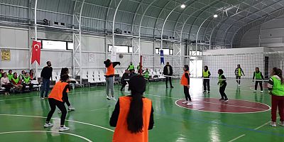 Hazro’da Okul Sporları Turnuvası renkli görüntülere sahne oluyor