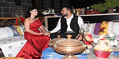 Karakaş ve Taştekin Ailelerinin Mutlu Günü:Tarihi Taş Konakta Masal Gibi Kına Gecesi