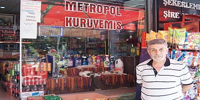 'Kedi dostu' esnaf, dükkanını can dostları için açtı