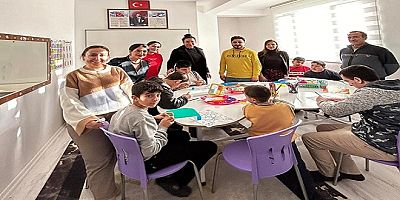 Lider Akademi Özel Eğitim Merkezinde öğrenciler ara karne sevinci yaşadılar