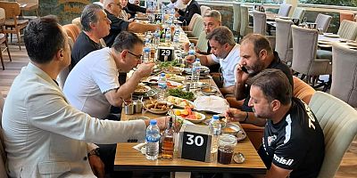 SERDAR ADALI VE BEŞİKTAŞ YÖNETİCİLERİ, MEŞHUR PAÇACI FAZIL USTA’DA KAHVALTI YAPTI